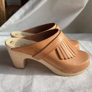 Sandgrens Swedish Women’s Clogs | Color: Nude |
Size: 36 EU women's